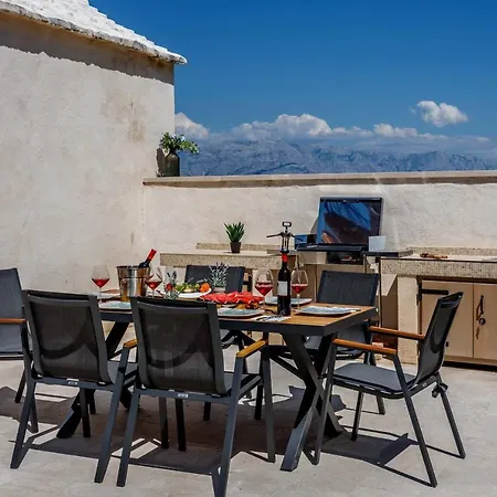 Phenomenal Lighthouse St, Nicholas 2 Bedrooms Floor Heating Private Jacuzzi