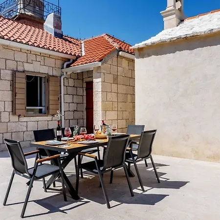Phenomenal Lighthouse St, Nicholas 2 Bedrooms Floor Heating Private Jacuzzi Apartment *
