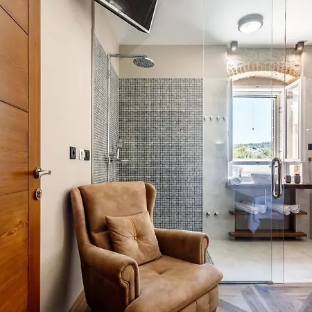 Phenomenal Lighthouse St, Nicholas 2 Bedrooms Floor Heating Private Jacuzzi Apartment Pucisca