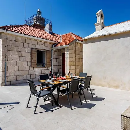 Phenomenal Lighthouse St, Nicholas 2 Bedrooms Floor Heating Private Jacuzzi Apartment *